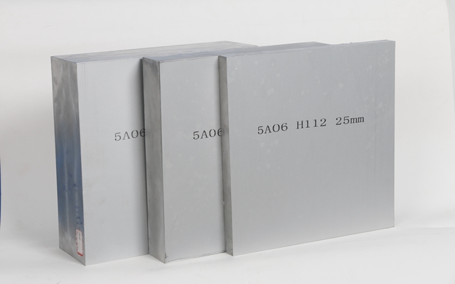 明泰鋁業采用木托包裝保護5A06鋁板不受損